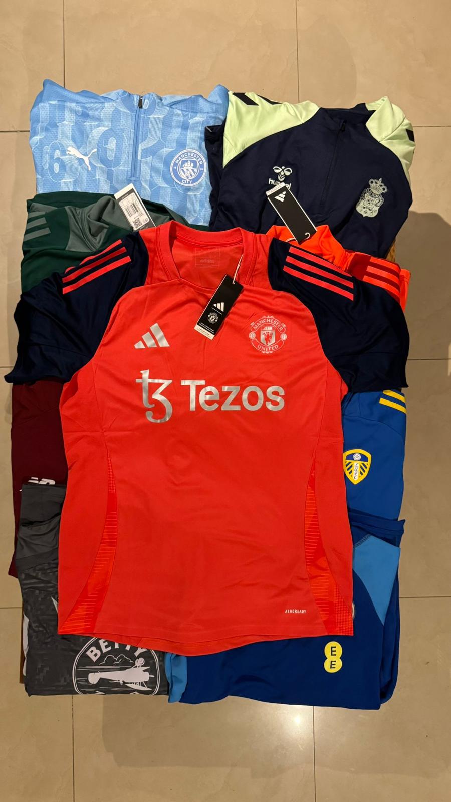 REMERA DE ENTRENAMIENTO MANCHESTER UNITED – EDICIÓN 2025 L