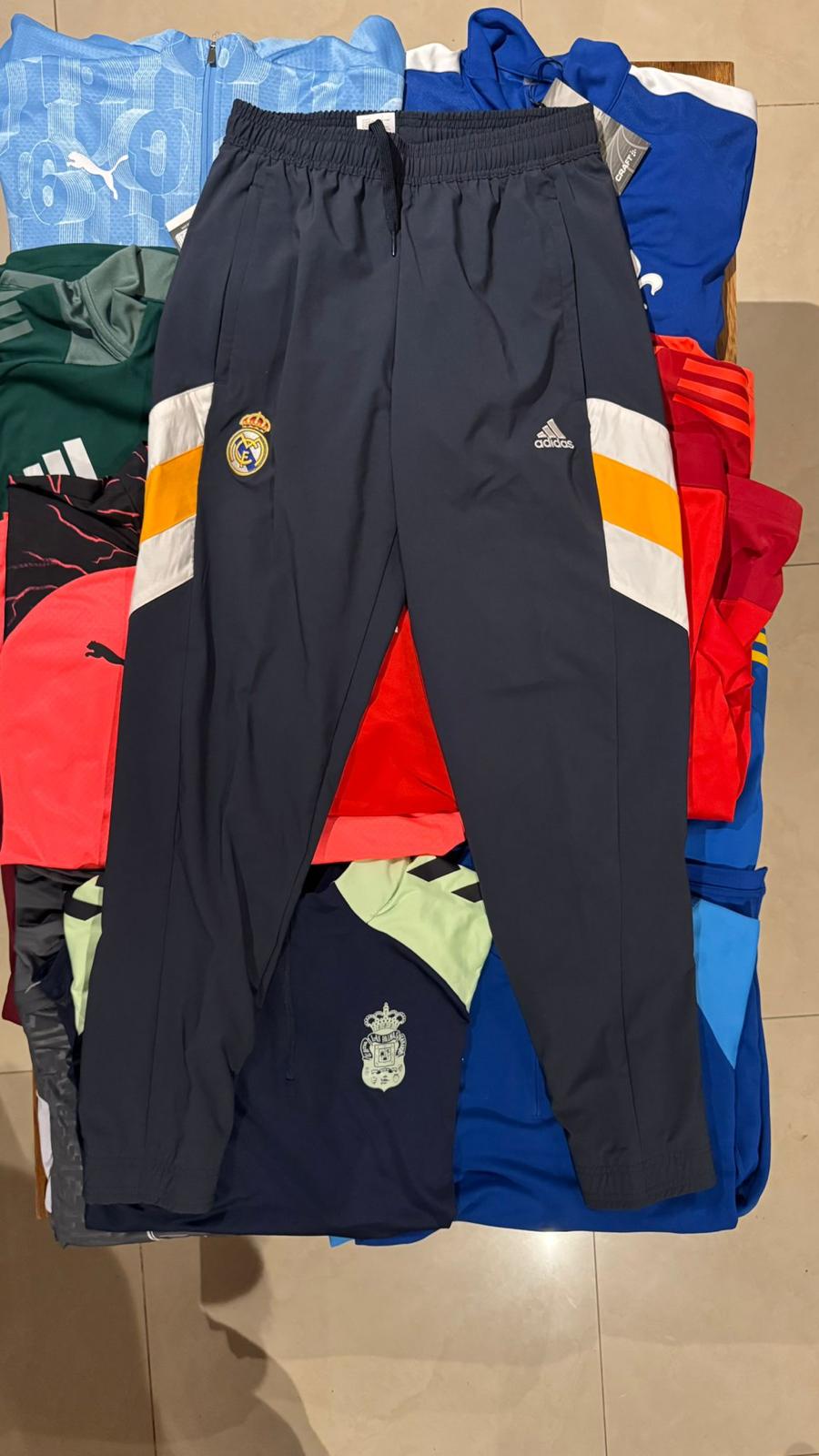 PANTALÓN DE NYLON REAL MADRID – TALLE S