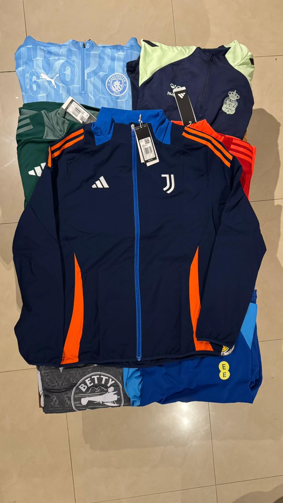 CAMPERA DE NYLON JUVENTUS – EDICIÓN EXCLUSIVE L